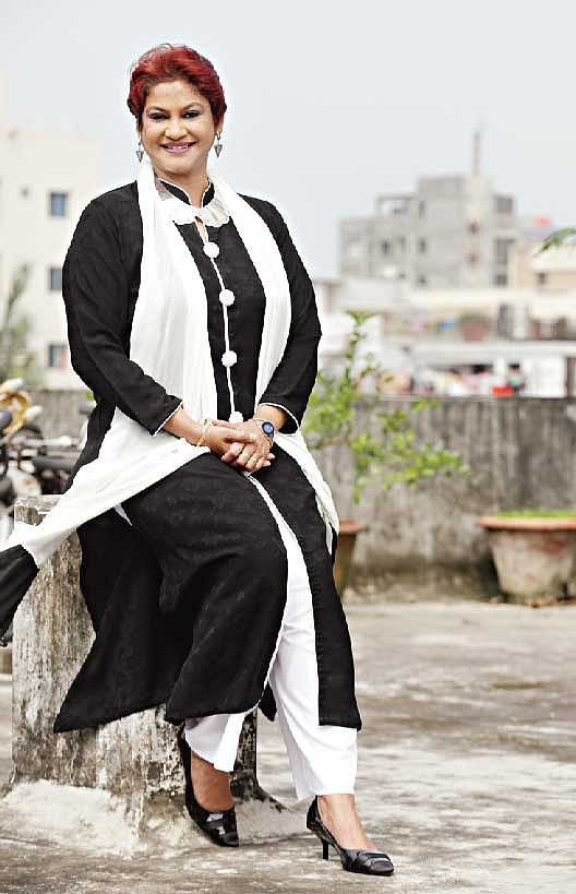 সাদা–কালো তাঁর প্রিয় রং। ছবি: খালেদ সরকার