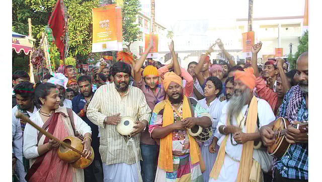 বাউল, সাধু, ফকির, দরবেশ আর সাঁইদের সমাগম হয়েছে ছেঁউড়িয়ায়। ছবি: তৌহিদী হাসান, কুষ্টিয়া