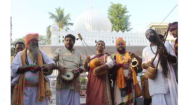 একতারা হাতে লালন ভক্তরা। ছবি: তৌহিদী হাসান, কুষ্টিয়া