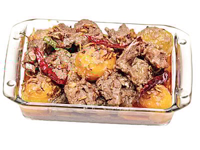 আমড়ায় খাসির মাংস