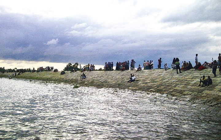 ঈদের ছুটিতে এমনই ভিড় জমেছিল পর্যটকদের, ছবি: লেখক