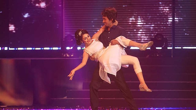 দুই শিল্পীর উপস্থাপনা। ছবি: মনিরুল আলম