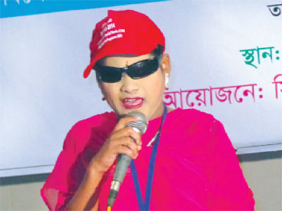গান গেয়ে দর্শকদের হৃদয় জয় করেছে আলো ব্যানার্জি
