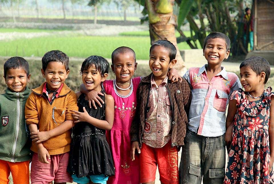 এমন হাসি-খুশি আনন্দময় শৈশব হওয়ার কথা সব শিশুর। কিন্তু সব সময় তা হয় না। নানা নেতিবাচক ঘটনায় মলিন হয়ে যায় বহু শিশুর হাসিমাখা মুখ। ফাইল ছবি