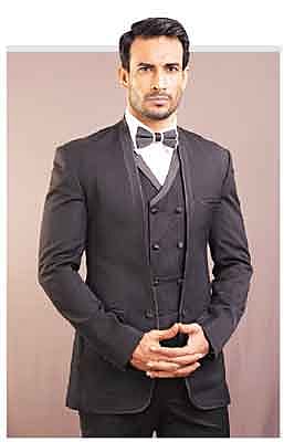 নিখুঁত ফিটিংয়ের পোশাক আসিফের ফ্যাশনের মূলমন্ত্র