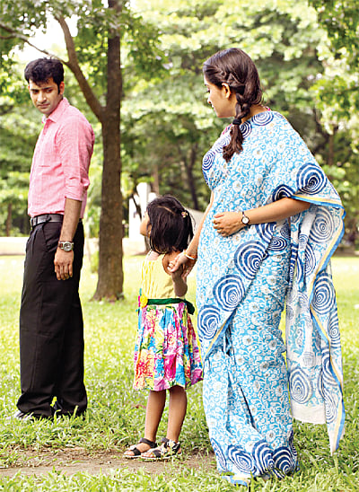 স্বামী-স্ত্রীর বিচ্ছেদে সন্তান কার কাছে থাকবে, তা আলোচনা করেও সিদ্ধান্ত নিতে পারেন। অধুনার তোলা ছবিটি প্রতীকী