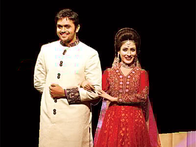 আরিফিন শুভ ও মেহজাবীন। বন্ধু সৌমিন আফরীনের নকশা করা পোশাক পরেছেন মেহজাবীন