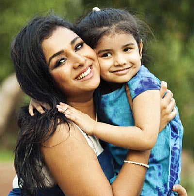 সন্তান ও নিজের যত্ন নেওয়া চাই। ছবি: অধুন​া