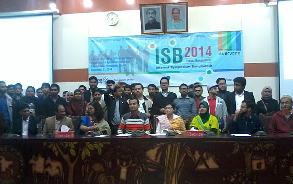 ‘ইন্টারনেট সিম্পোজিয়াম বাংলাদেশ ২০১৪’ শীর্ষক আয়োজনে নিরাপদ ও সহজলভ্য ইন্টারনেট প্রসঙ্গে কথা বলেন বক্তারা।
