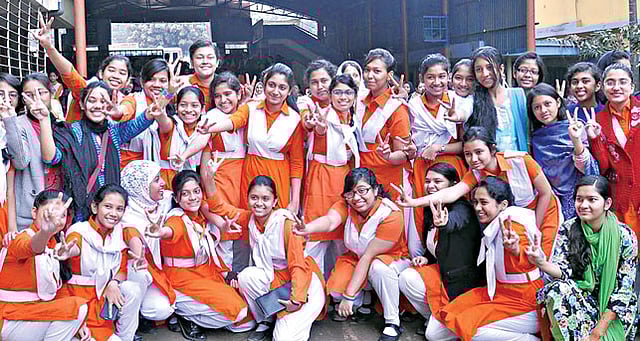 চট্টগ্রাম বোর্ডে তৃতীয় হয়েছে বাংলাদেশ মহিলা সমিতি বালিকা উচ্চবিদ্যালয়। ভালো ফলের আনন্দে এভাবেই ক্যামেরাবন্দী হয় শিক্ষার্থীদের কয়েকজন