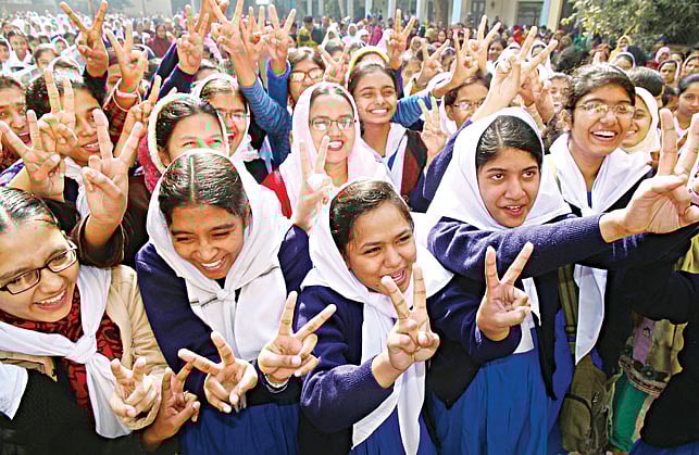 রাজশাহী বোর্ডে দ্বিতীয় স্থান অর্জন করেছে বগুড়া সরকারি বালিকা উচ্চবিদ্যালয়। শিক্ষার্থীদের চোখে-মুখে তাই খুশির ঝিলিক