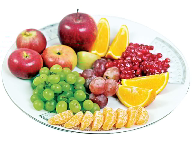 অবশ্যই ফল খাবেন, তবে নিয়ন্ত্রিত বা পরিমিত পরিমাণে।