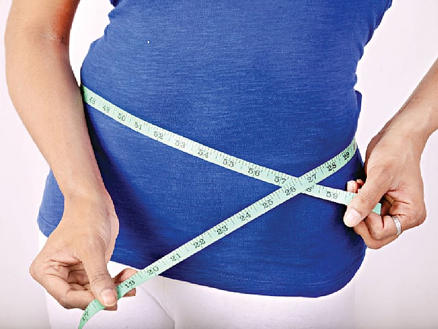 সব ফল খেলে ওজন বাড়ে না। ছবি: অধুনা