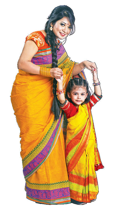 ছোট মেয়েদের ব্লাউজের নকশায়ও আছে বৈচিত্র্য