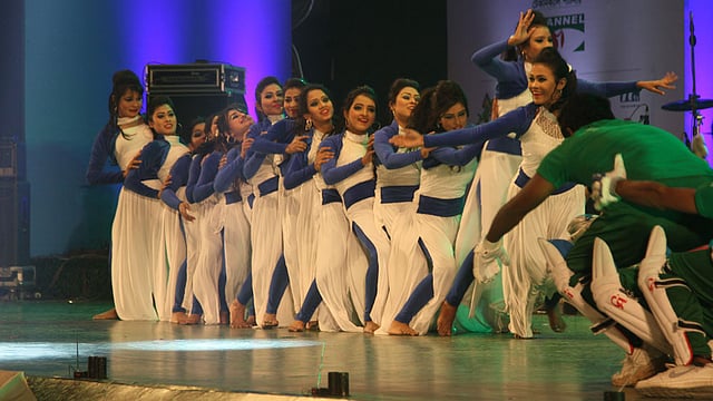 নৃত্যশিল্পীদের নানান শৈলী। ছবি: জাহিদুল করিম