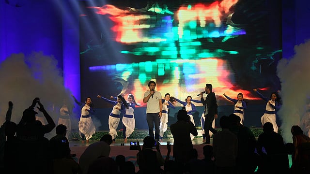 নৃত্য ও গানে দর্শকদের মাতিয়ে রাখেন শিল্পীরা। ছবি: জাহিদুল করিম