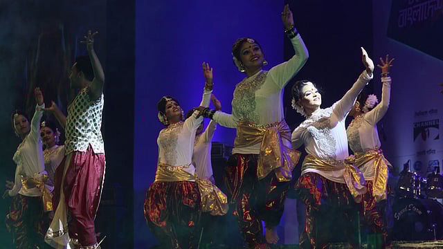 নৃত্যশিল্পীদের পরিবেশনা। ছবি: জাহিদুল করিম