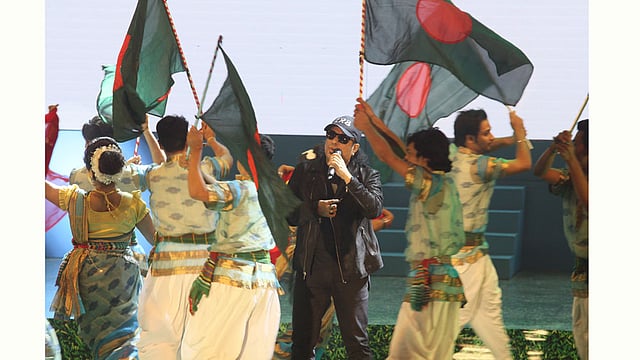 গানে গানে শিল্পী আইয়ুব বাচ্চু। ছবি: জাহিদুল করিম