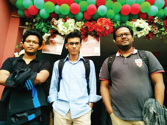চ্যাম্পিয়ন নর্থ সাউথ বিশ্ববিদ্যালয়ের তিন শিক্ষার্থীর দল ‘এনএসইউ শিনোবিস’