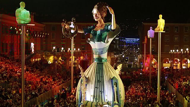 এই শোভাযাত্রাটির নাম ‘কুইন সিম্ফোনি’। ছবি: এএফপি