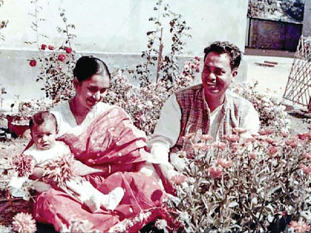 ছেলে আসিফ মুনীরসহ লিলি চৌধুরী ও মুনীর চৌধুরী