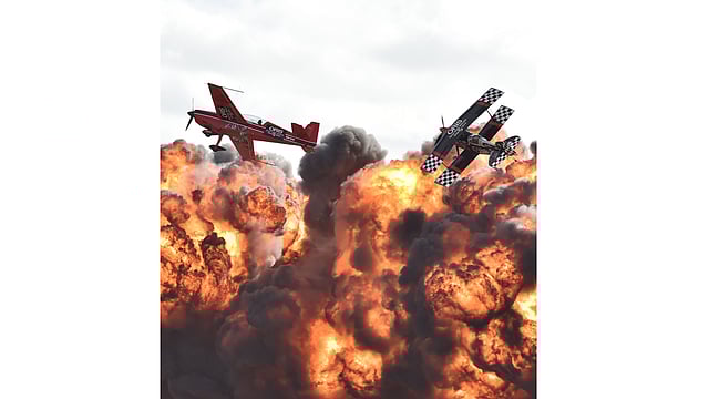 মেলবোর্নের লারা শহরের বিমানের বৈচিত্র্যময় এসব প্রদর্শনী দর্শকদের নজর কাড়ে। ছবি: এএফপি