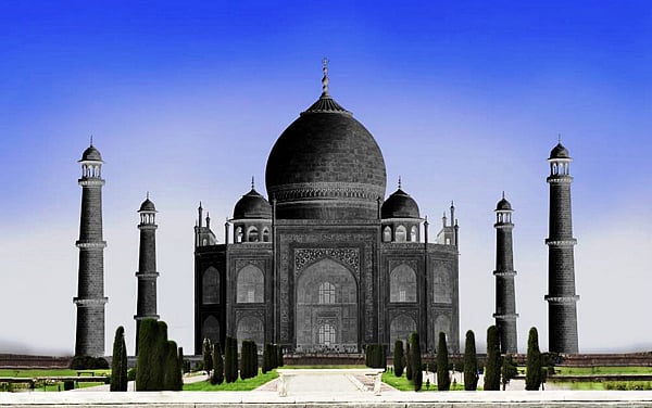 তাজমহলকে ঘিরে থাকা মিথের অনুপ্রেরণায় শিল্পীর চোখে কালো মার্বেলের তাজমহল। প্রতীকী ছবি: থিঙ্কস্টক/টাইমস অব ইন্ডিয়া