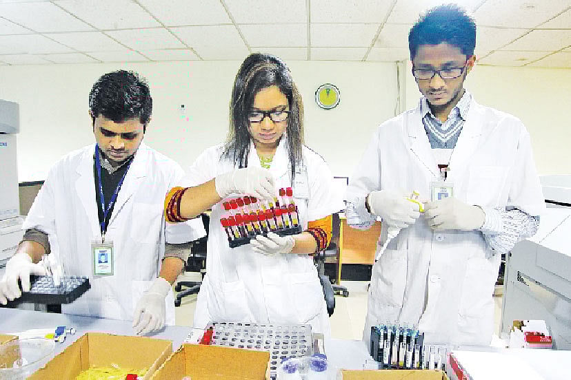 প্রতিনিয়তই বাড়ছে মেডিকেল টেকনোলজিস্টের চাহিদা। আর এই কথা মাথায় রেখে আপনিও এই পেশায় গড়তে পারেন নিজের ক্যারিয়ার। কৃতজ্ঞতা: ল্যাবএইড ডায়াগনস্টিক ছবি: মনিরুল আলম