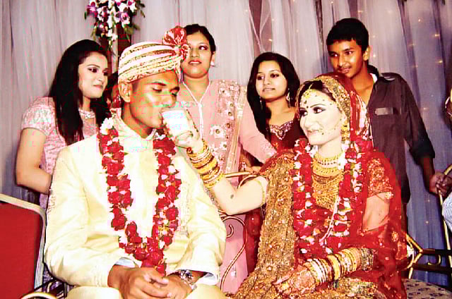 বিয়ের দিনে ‘জামাই আদর’