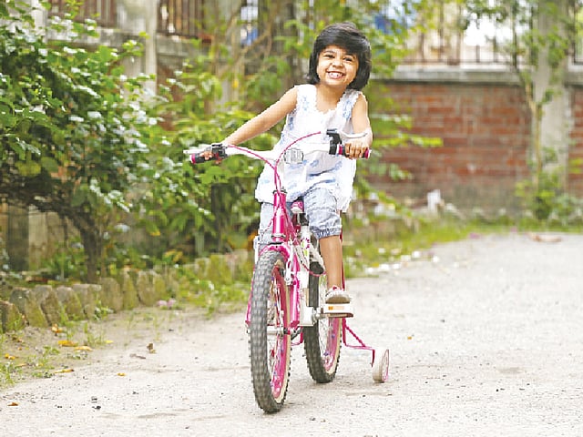 ঢিলেঢালা ও আরামদায়ক পোশাক পরতে দিন