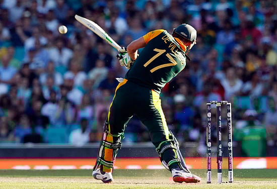 জন্ম ও টেস্ট অভিষেকের সঙ্গে ‘১৭ সংখ্যাটি’ জড়িয়ে বলে ডি ভিলিয়ার্স পরেন ১৭ নাম্বার জার্সি। ছবি: রয়টার্স