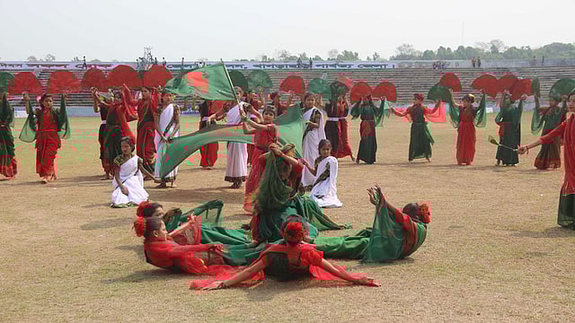 খাগড়াছড়ি স্টেডিয়ামে স্বাধীনতা দিবসে শিশুরা নানা আয়োজন করে। ছবি: নীরব চৌধুরী
