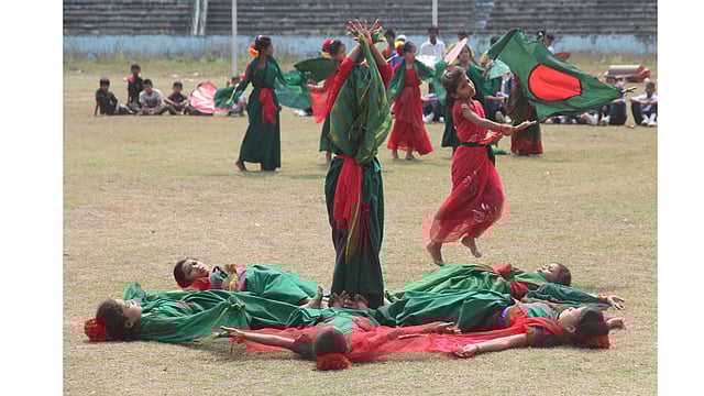 খাগড়াছড়ি স্টেডিয়ামে স্বাধীনতা দিবসে শিক্ষার্থীদের নানা আয়োজন ছিল। ছবি: নীরব চৌধুরী