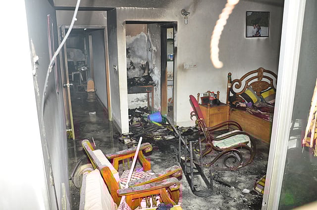 বিআরটিএ উপপরিচালক শীতাংশু শেখরের বাসায় এই ঘরেই হামলা চালানো হয়। ছবি: আবদুস সালাম