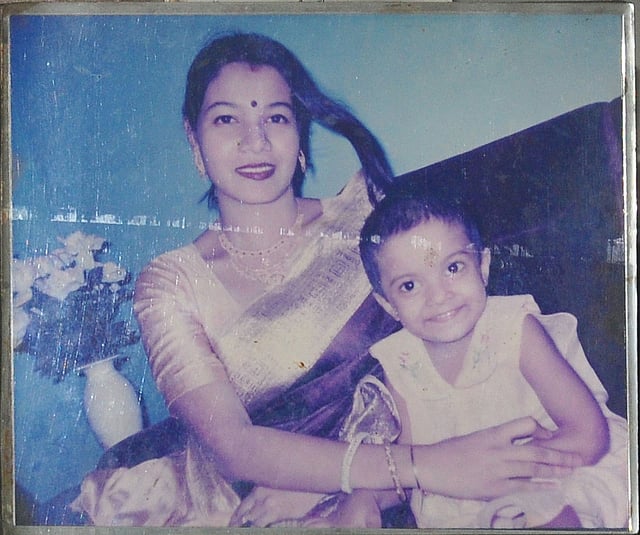 শিশু অদ্রিতার কাছে জীবনভর কষ্টের স্মৃতি হয়ে থাকবে মায়ের সঙ্গে তোলা এই ছবি। ছবিটি পারিবারিক অ্যালবাম থেকে সংগ্রহ করা হয়েছে।