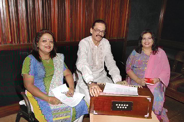 অালম খান ও সাবিনা ইয়াসমীনের সঙ্গে