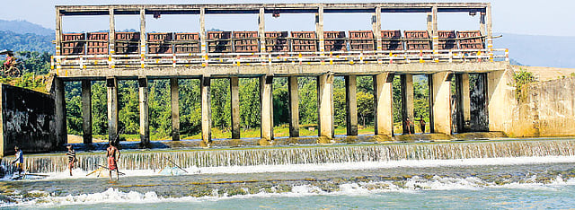 চেলাই খালের ওপর স্লুইসগেট