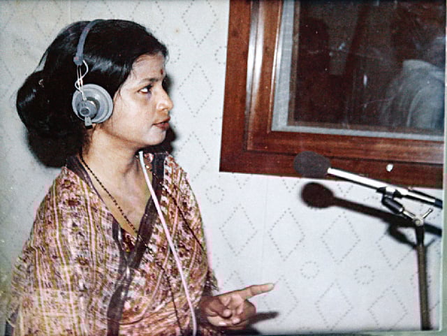 রেকর্ডিংয়ে ফাহ্‌মিদা খাতুন। ছবি: পারিবারিক অ্যালবাম থেকে