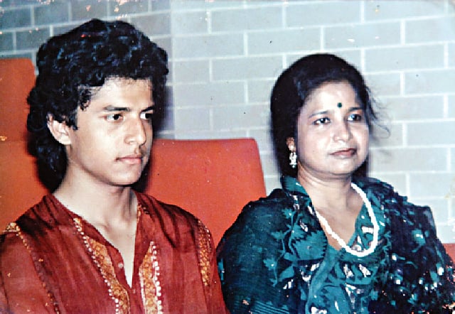 ছেলে অর্ঘ্যের সঙ্গে