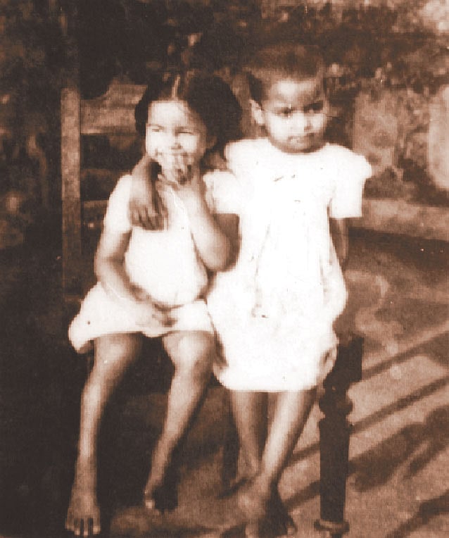 ছোট বোন মাহ্‌মুদা খাতুনের সঙ্গে