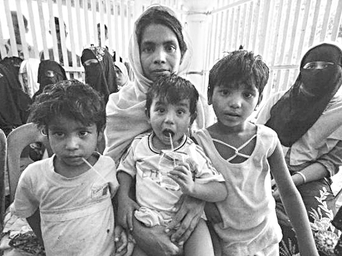 উত্তর আচহের একটি আশ্রয়কেন্দ্রে বাংলাদেশ ও মিয়ানমারের উদ্ধার হওয়া নারী ও শিশুরা