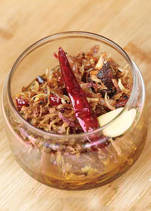 পেঁয়াজ-আমঝুরি আচার