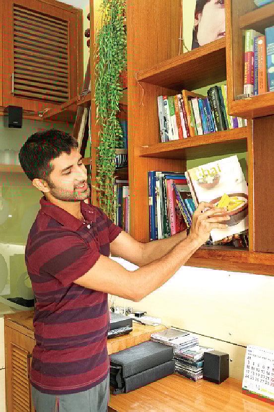 গৃহস্থালি যেকোনো কাজেই হাত লাগাতে পারে ছেলেরা