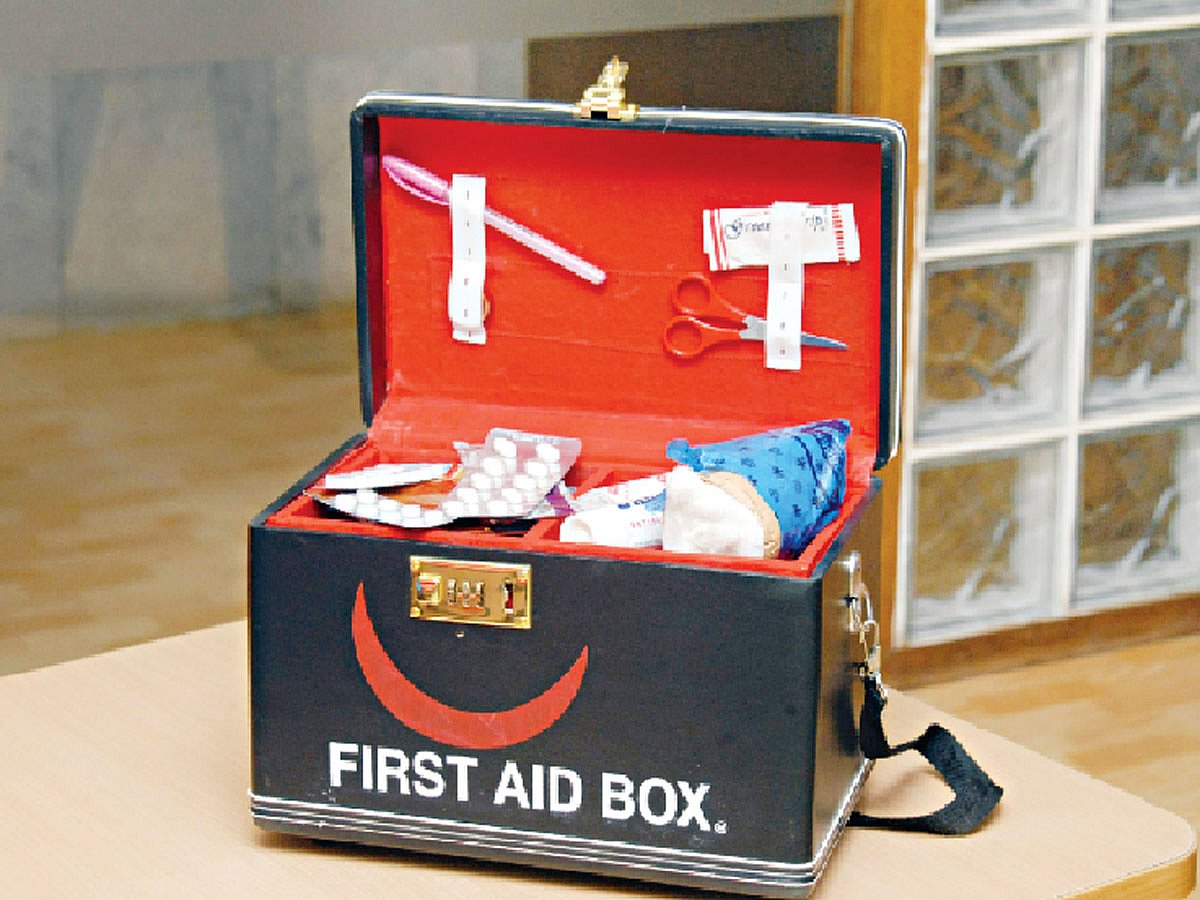 হাতের কাছে থাক ফাস্ট এইড বক্স