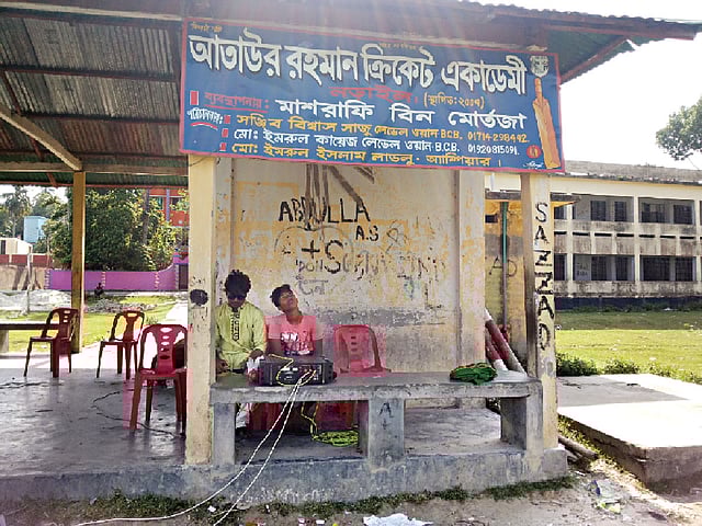 নানা আতাউর রহমানের নামে নড়াইলে ক্রিকেট একাডেমি খুলেছেন মাশরাফি