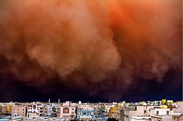 নগরে মরুঝড়। কুয়েত ২০১১। আলোকচিত্রী: রিজালদে কায়ানান। ছবি: রিজালদে কায়ানান/দ্য অ্যাটকিনস সিআইডব্লিউইএম এনভায়রনমেন্টাল ফটোগ্রাফার অব দ্য ইয়ার