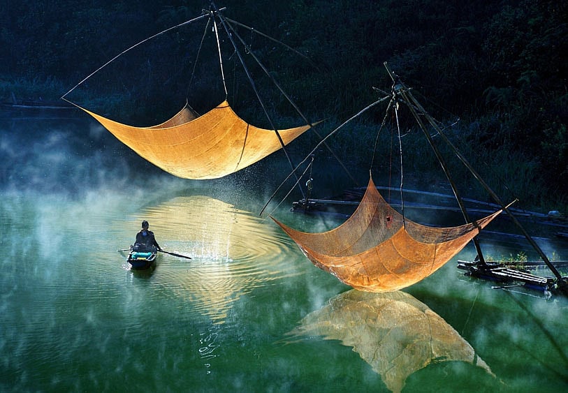 জাল দেখা। ভিয়েতনাম, ২০১৪। আলোকচিত্রী: হোয়াং লং লি, ভিয়েতনাম। ছবি: হোয়াং লং লি/দ্য অ্যাটকিনস সিআইডব্লিউইএম এনভায়রনমেন্টাল ফটোগ্রাফার অব দ্য ইয়ার
