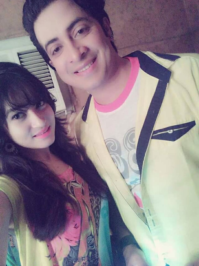 এফডিসিতে শাকিব খানের সঙ্গে হ্যাপির সেলফি