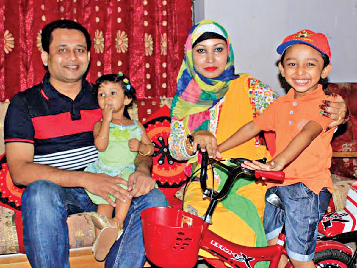 দেশের অনেক দম্পতি তঁাদের সন্তানসংখ্যা দুটিতেই সীমাবদ্ধ রাখছেন। ছবি : মুসলিমা জাহান