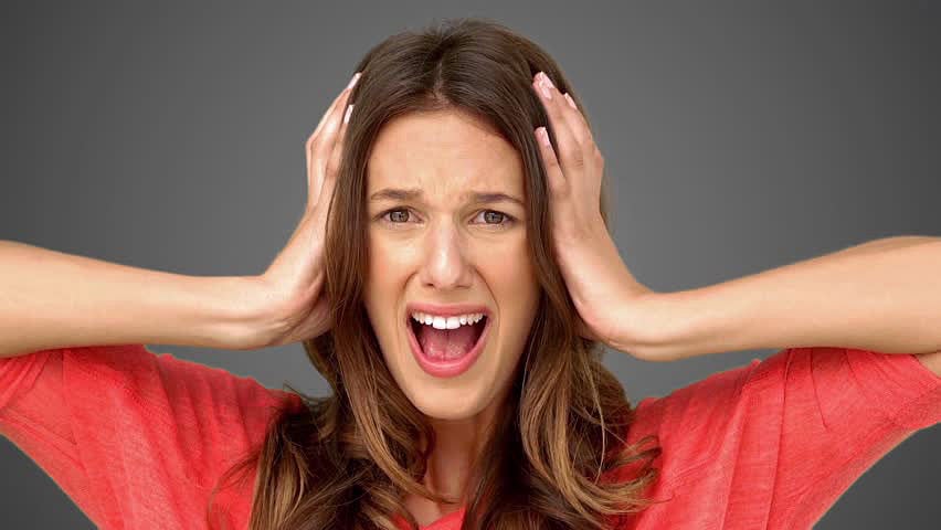 ভয়ে যেন শরীর ঠান্ডা হয়ে এল, গায়ের সব লোম দাঁড়িয়ে গেল, থরথর করে কাঁপতে শুরু করল সে। প্রতীকী ছবি